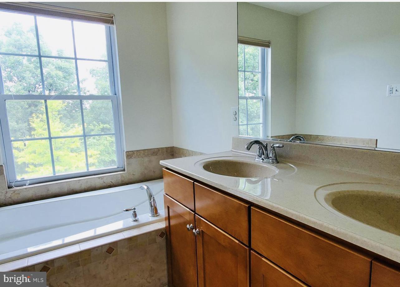 OAK HILL - Residential Lease