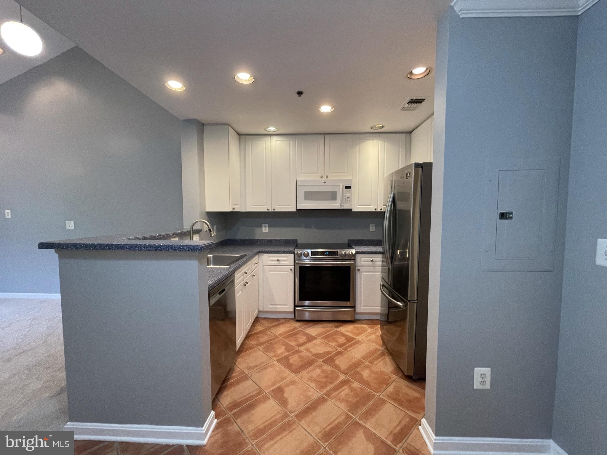 STRATFORD PARK - Residential Lease