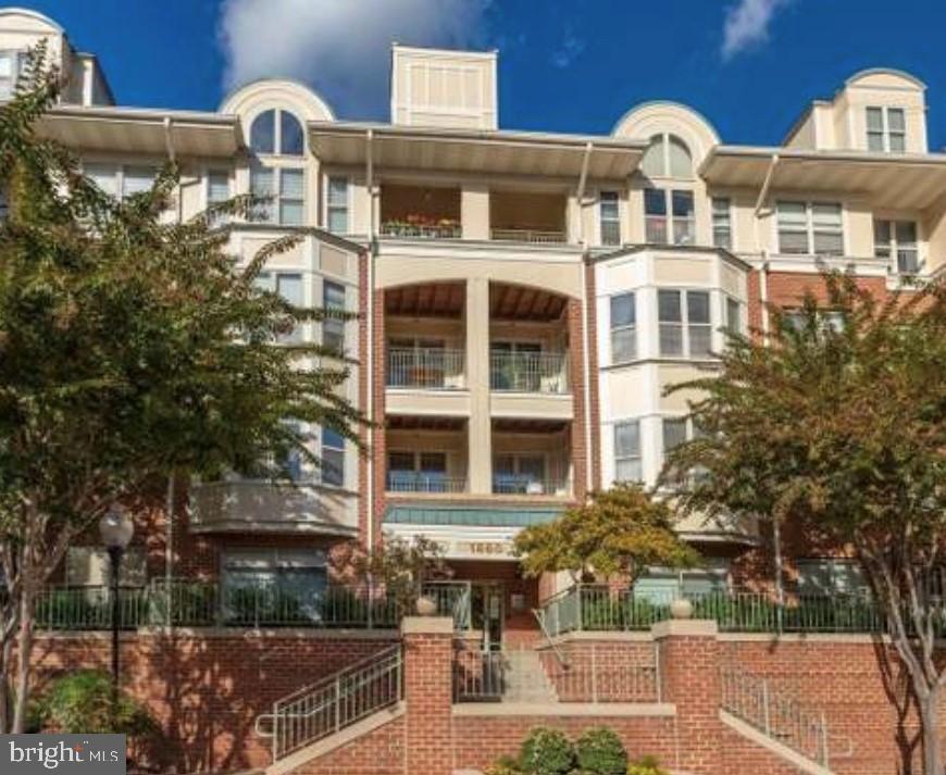 STRATFORD PARK - Residential Lease