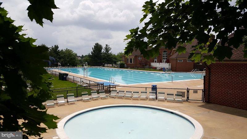 ASHBURN FARM - Residential