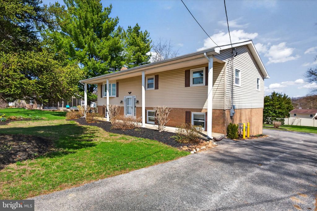 Photo of 2733 Vireo Road, YORK, PA 17403 (MLS # PAYK2100246)