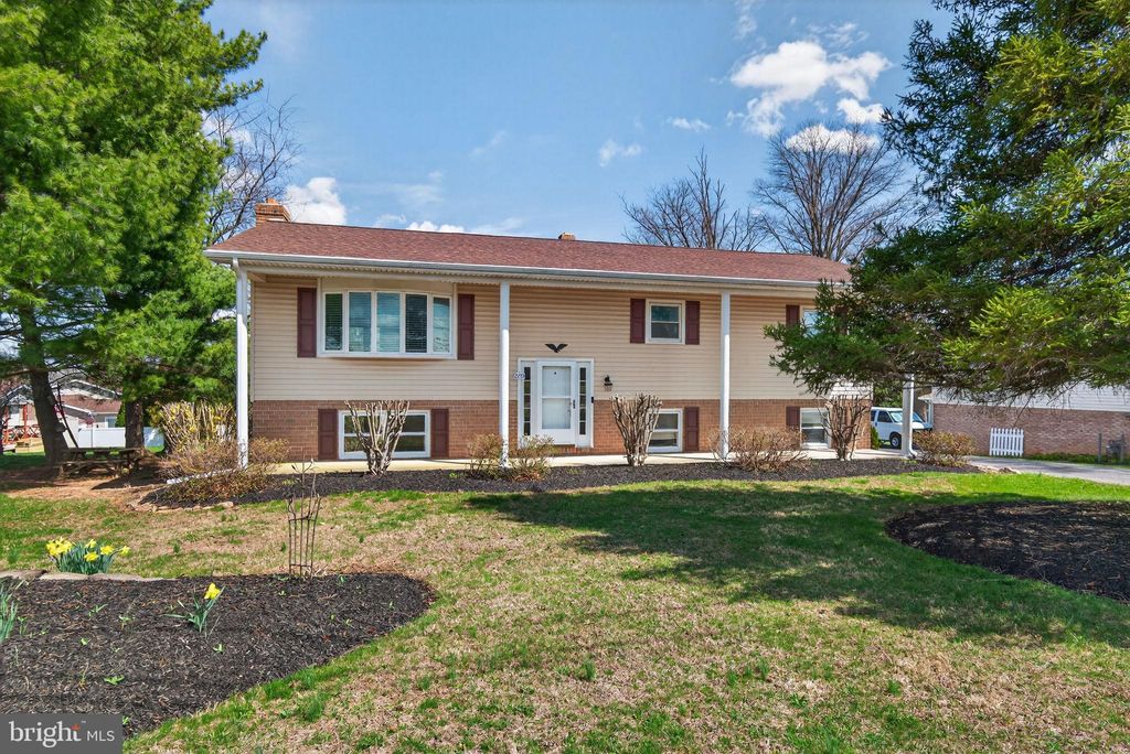 Photo of 2733 Vireo Road, YORK, PA 17403 (MLS # PAYK2100246)