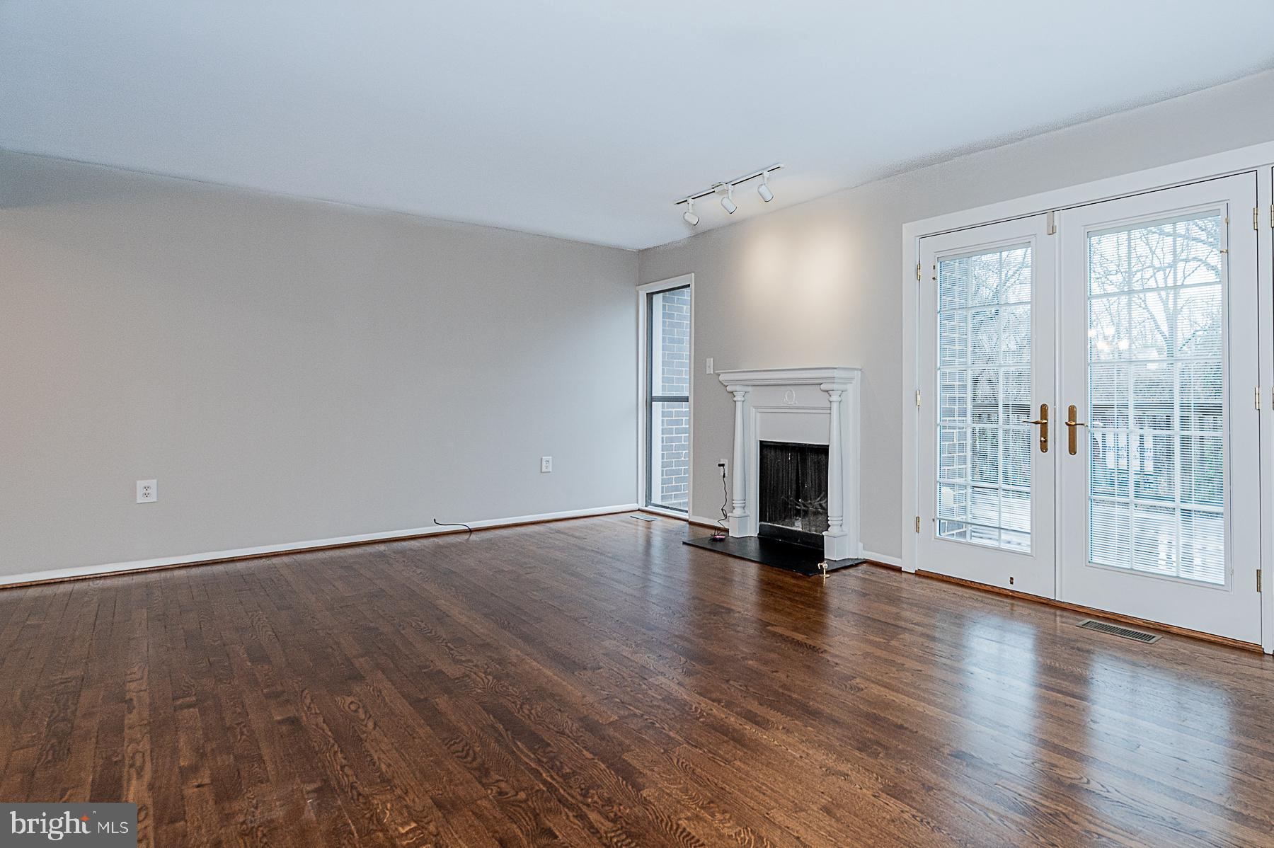 GREENBERRY WOODS - Residential