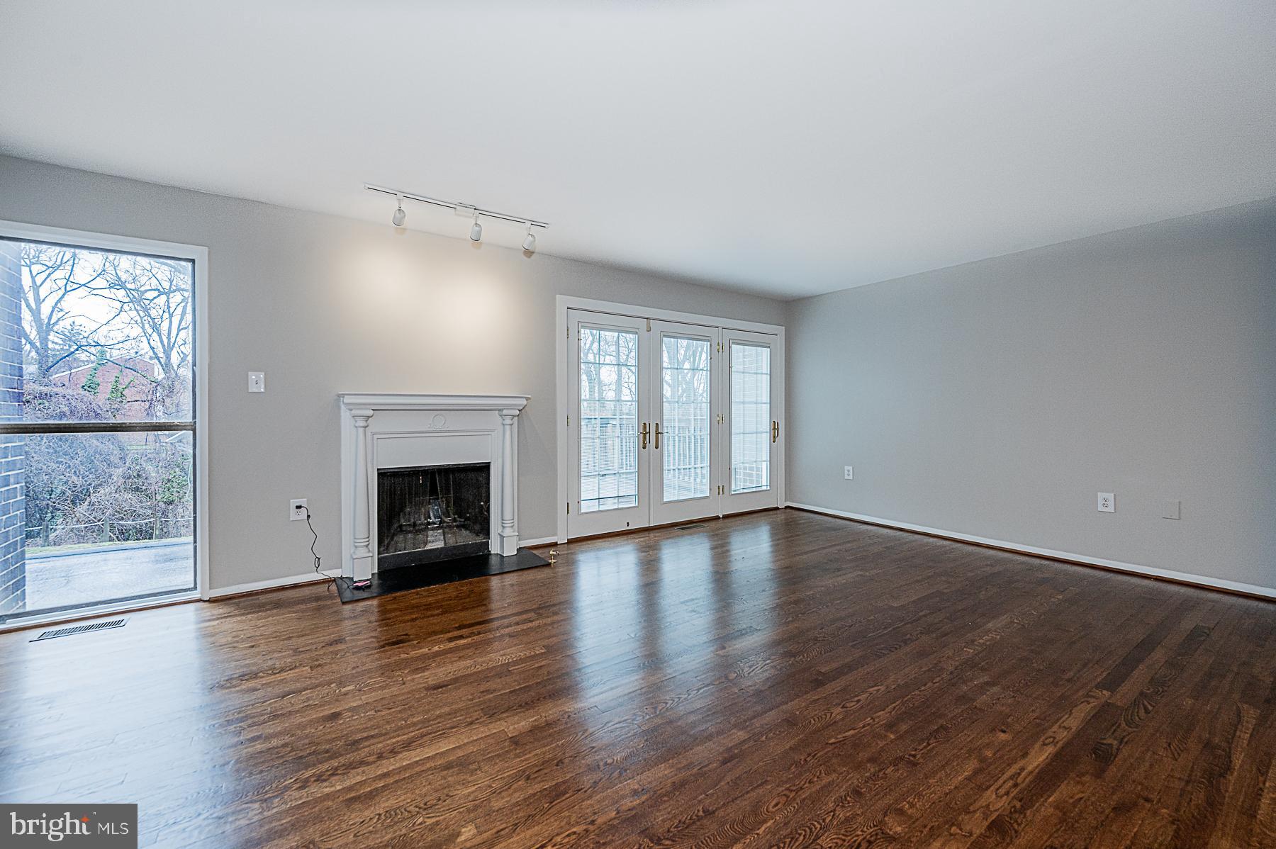 GREENBERRY WOODS - Residential