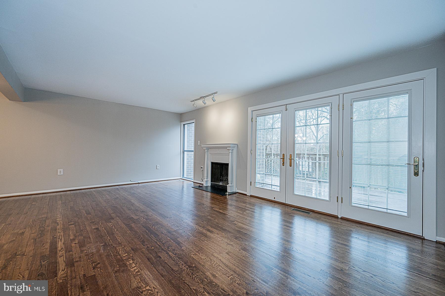 GREENBERRY WOODS - Residential