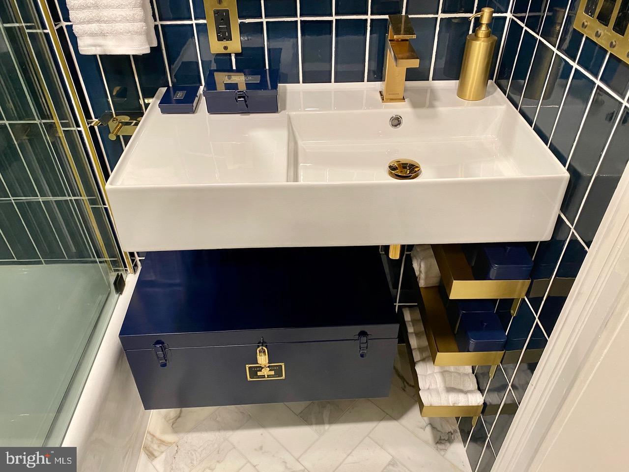 AVENUE OF THE ARTS - Residential