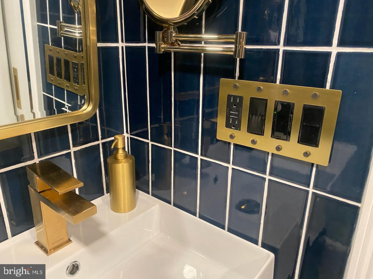 AVENUE OF THE ARTS - Residential