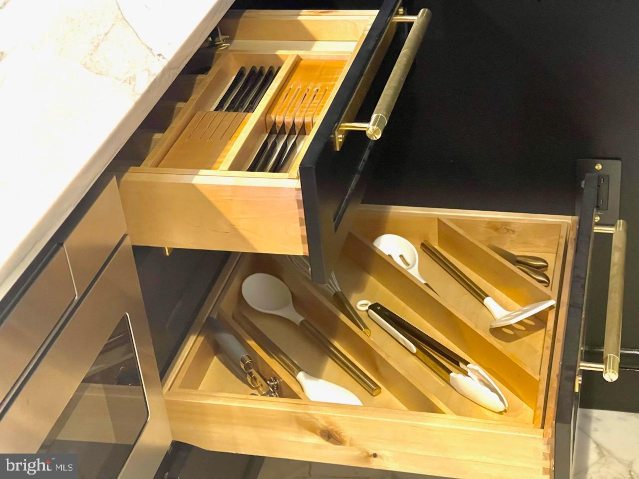 AVENUE OF THE ARTS - Residential