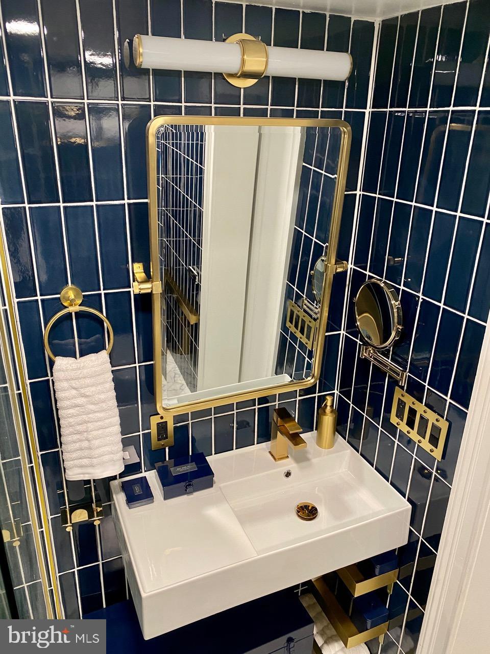 AVENUE OF THE ARTS - Residential