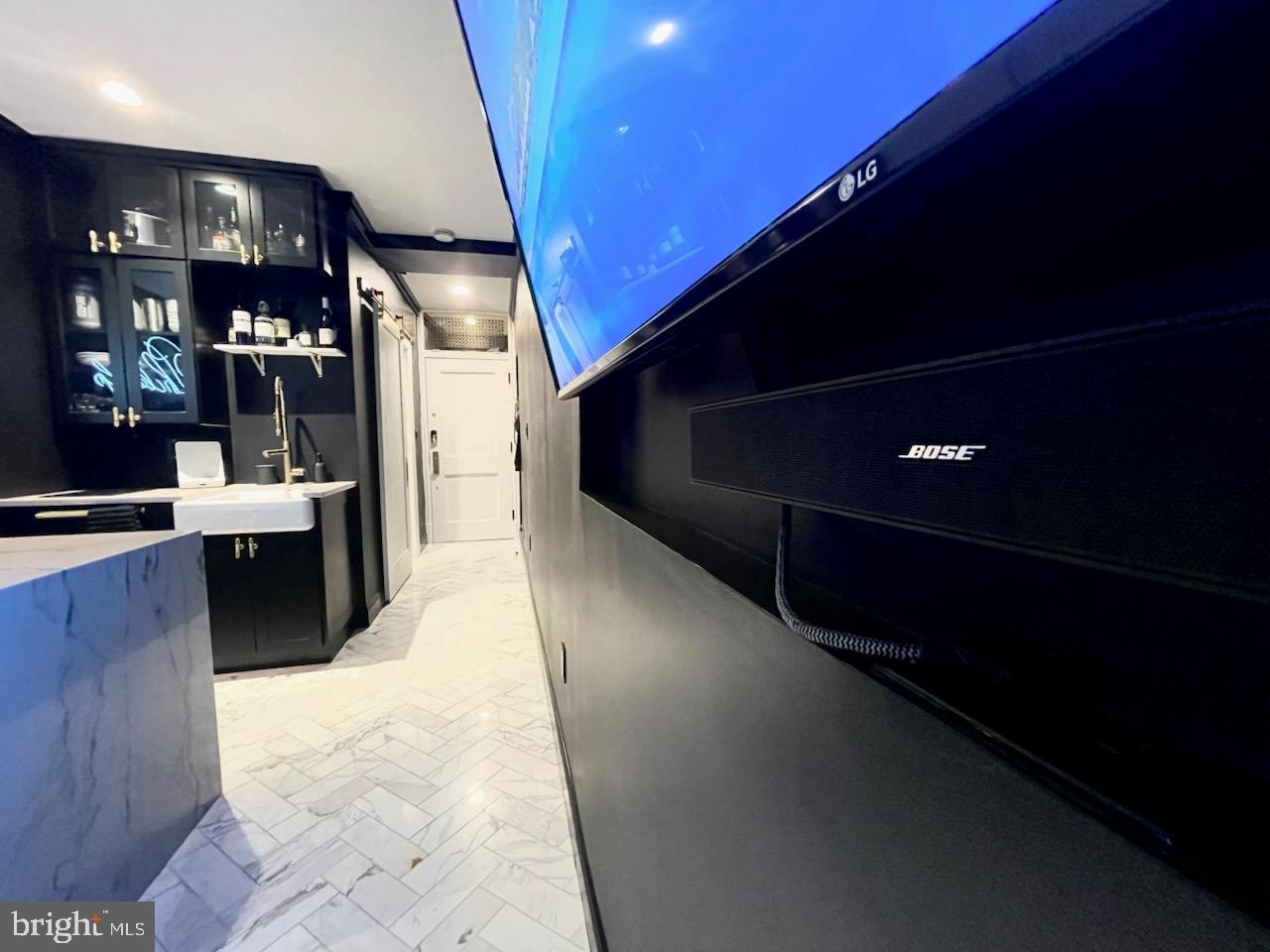 AVENUE OF THE ARTS - Residential