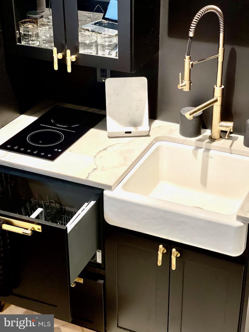 AVENUE OF THE ARTS - Residential