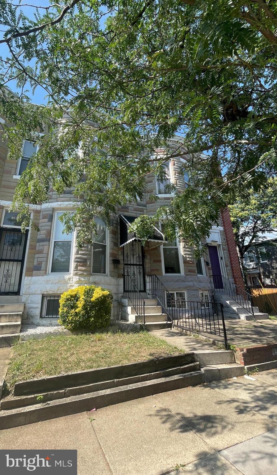 1904 W LEXINGTON STREET