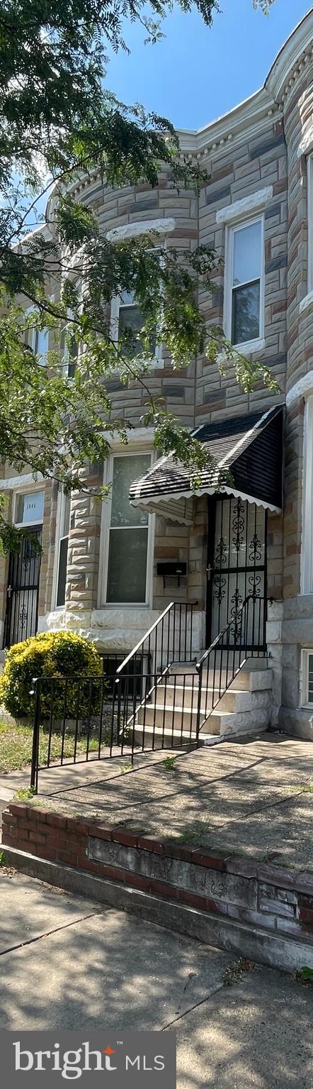 1904 W LEXINGTON STREET