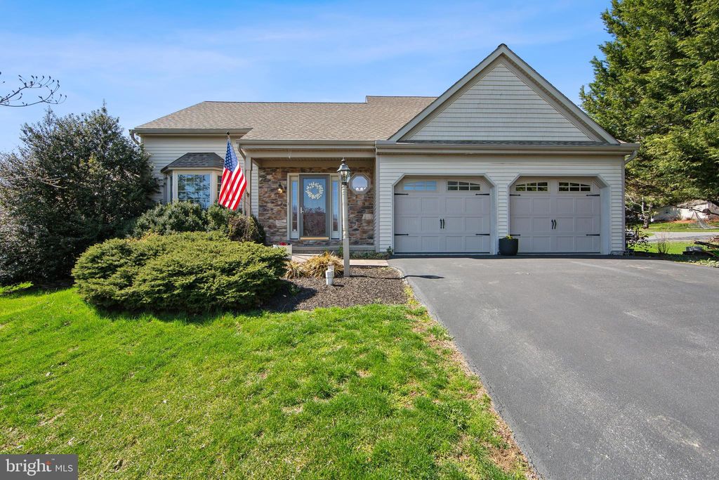 Photo of 34 Camellia Court, LITITZ, PA 17543 (MLS # PALA2066986)