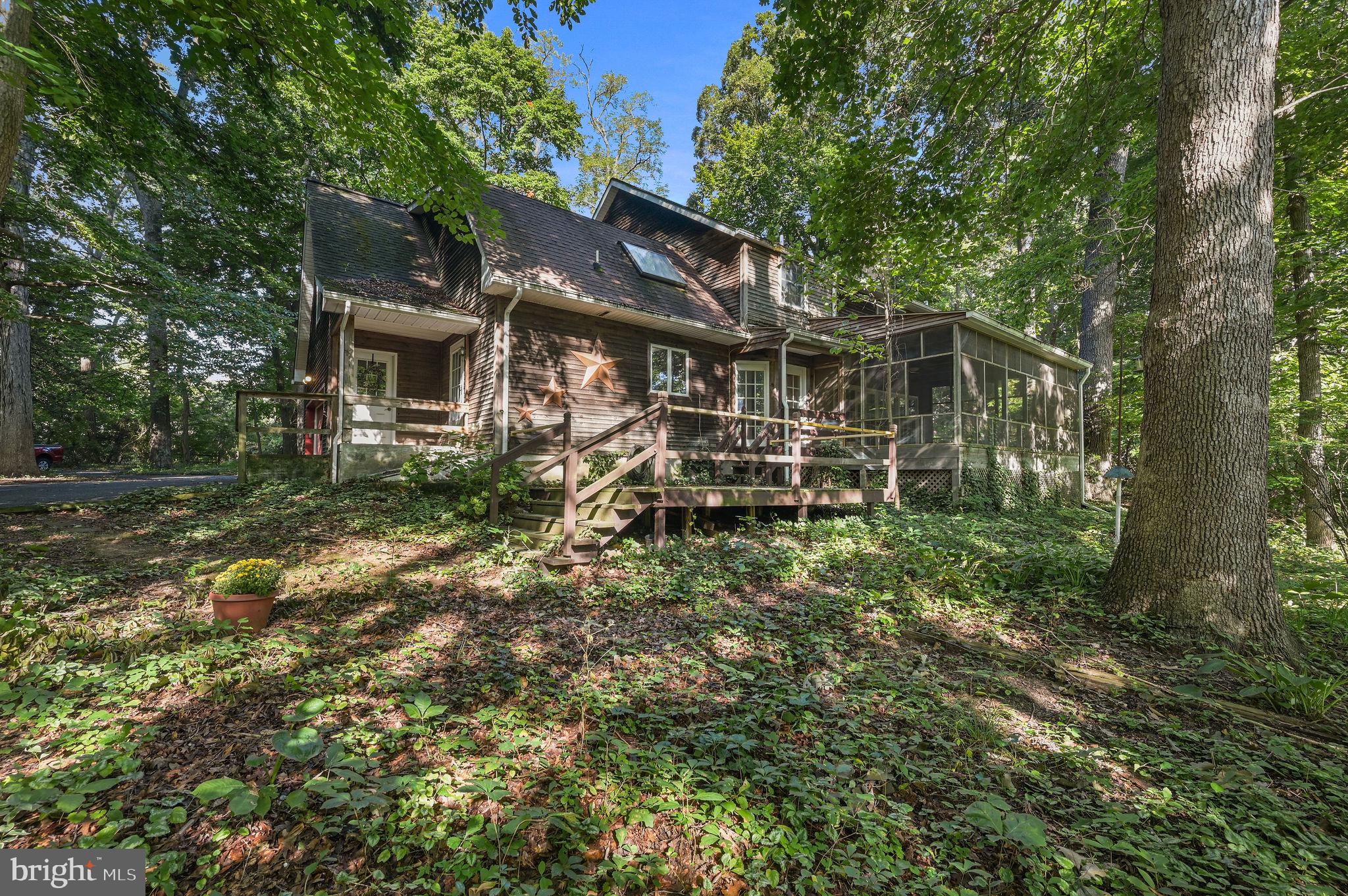 202 GOLDEN OAK DRIVE