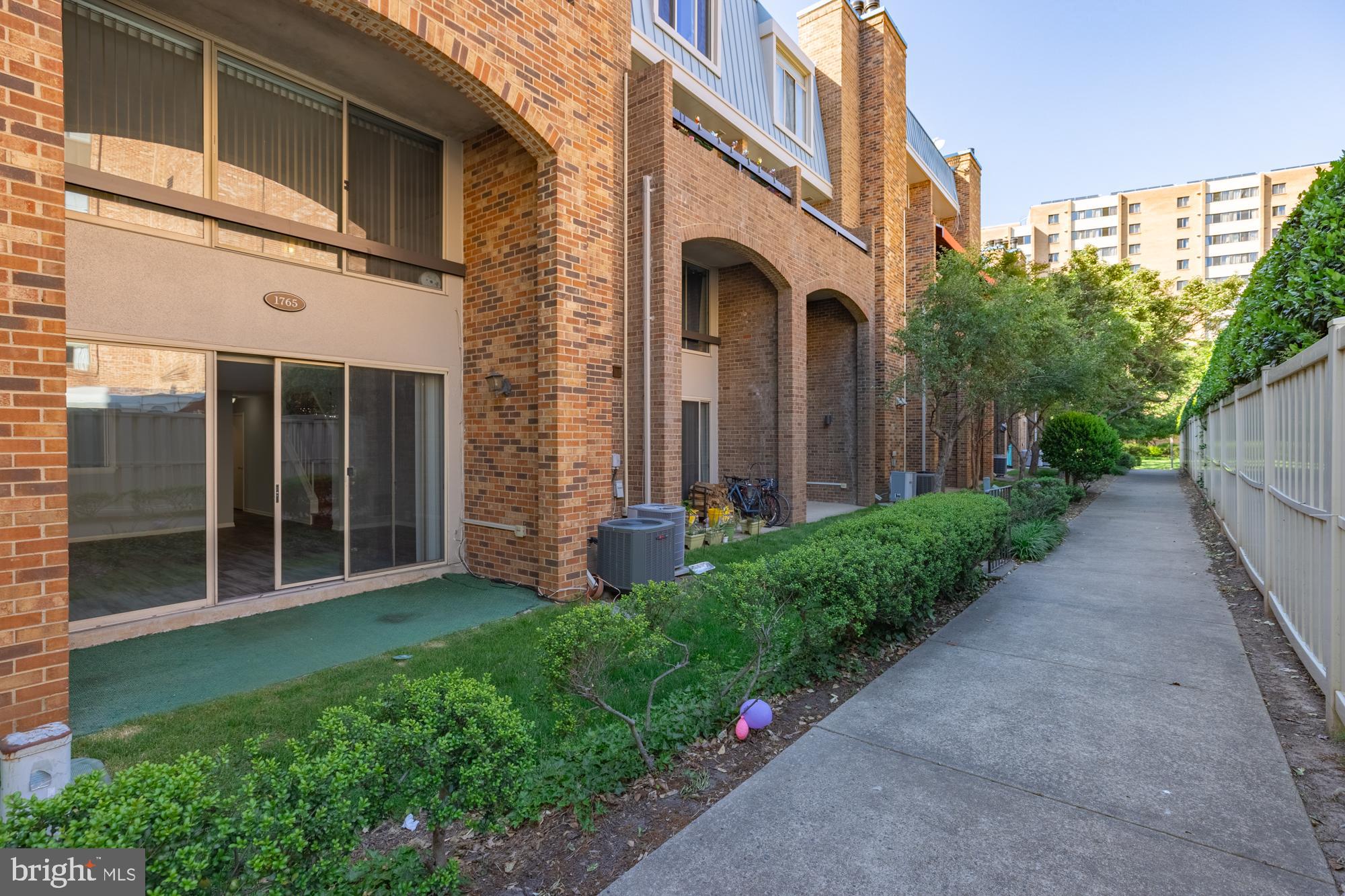 SOUTHAMPTON - Residential Lease