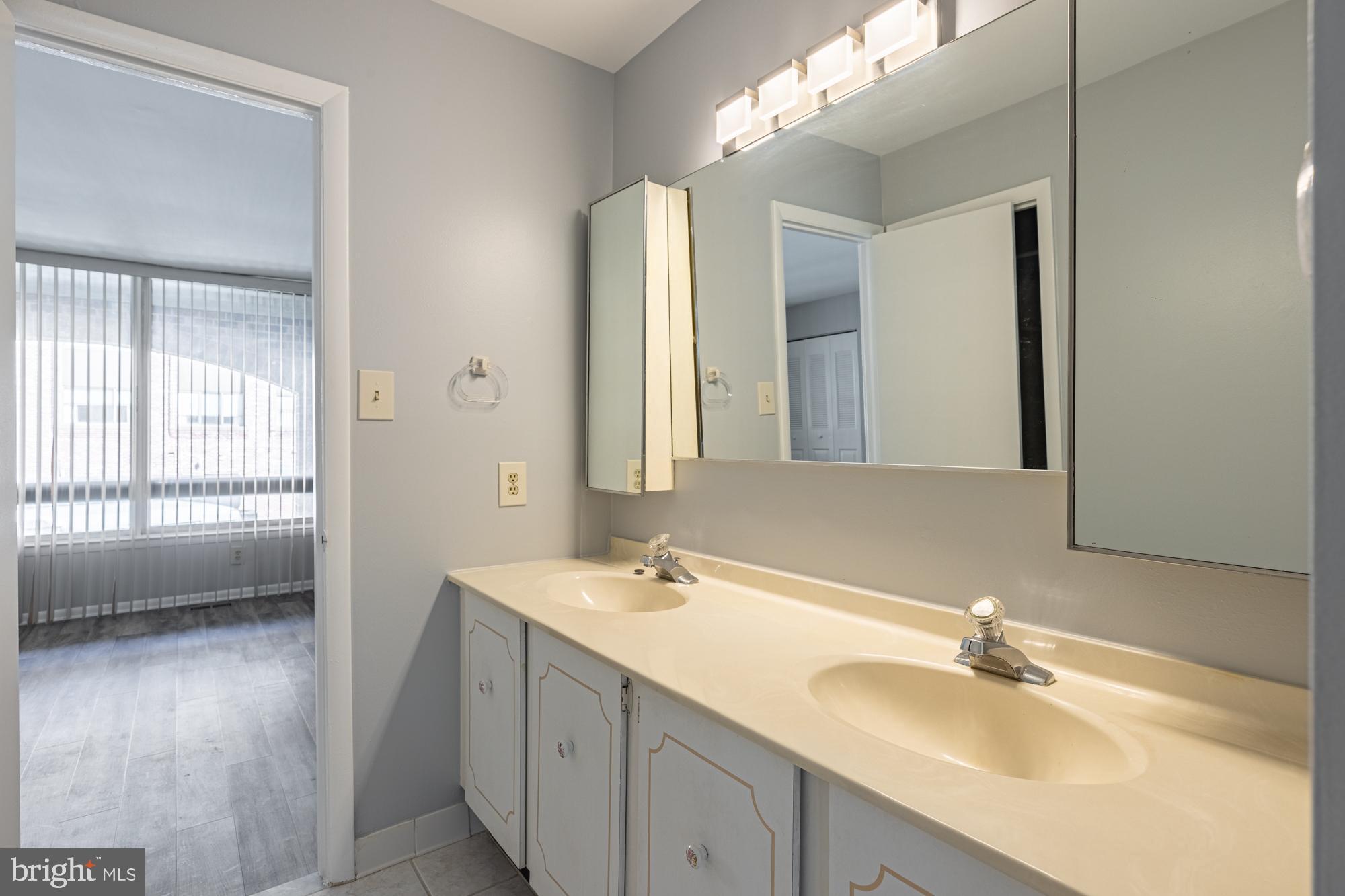 SOUTHAMPTON - Residential Lease