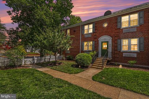 Photo of 19 Auburn Court #A, ALEXANDRIA, VA 22305 (MLS # VAAX2059212)