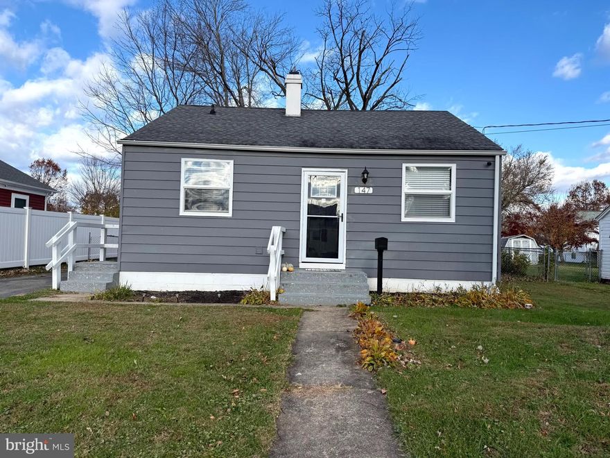 Charming home located in the community of North Deen. Roof 2023, HVAC 2025, Water heater 2023. Beautiful home with updated kitchen, stainless steel appliances. Large fenced in rear yard for entertaining and outdoor activities. Close to schools, shopping and transportation. Don't miss out on the opportunity to own this home!