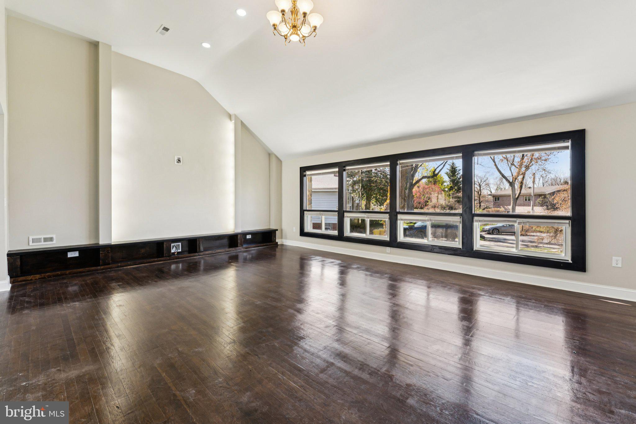 WYNNEWOOD - Residential