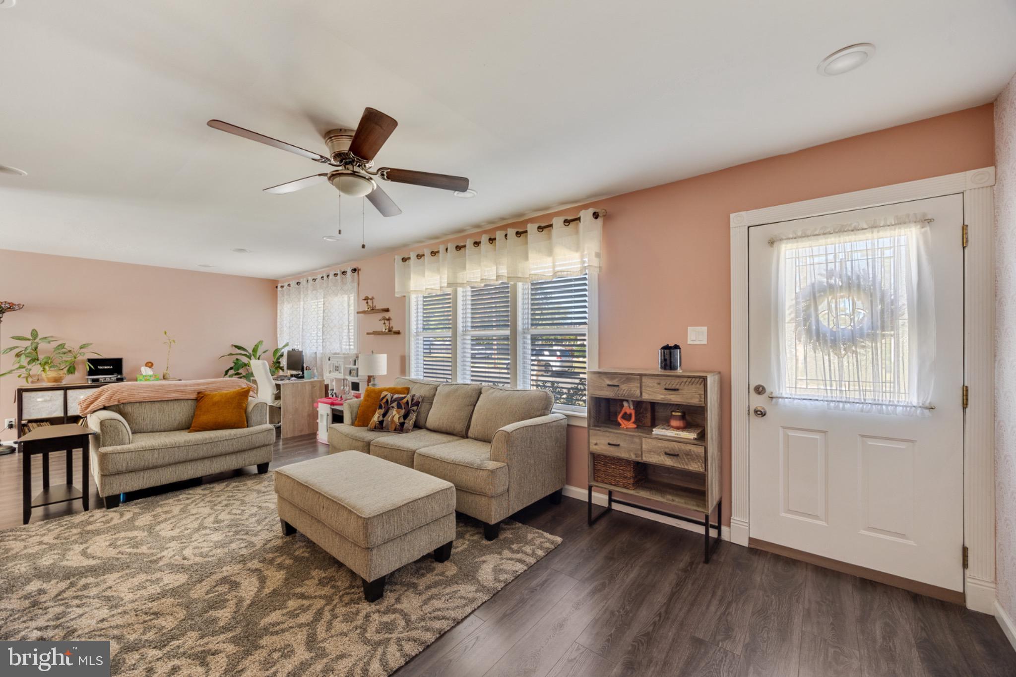 1091 GRANDVIEW DRIVE