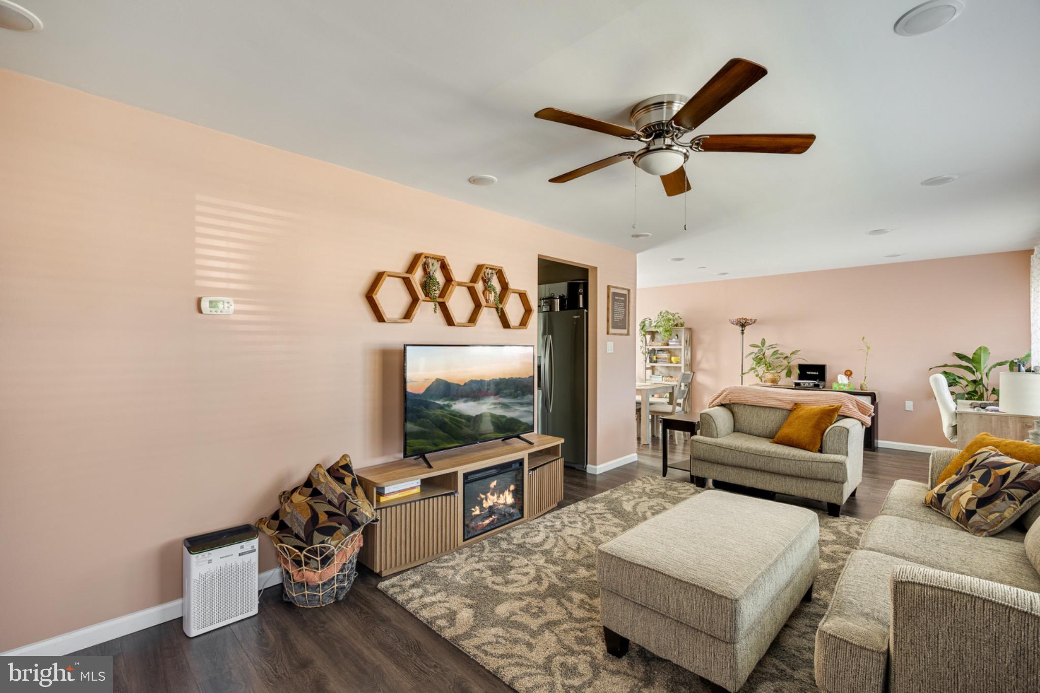 1091 GRANDVIEW DRIVE