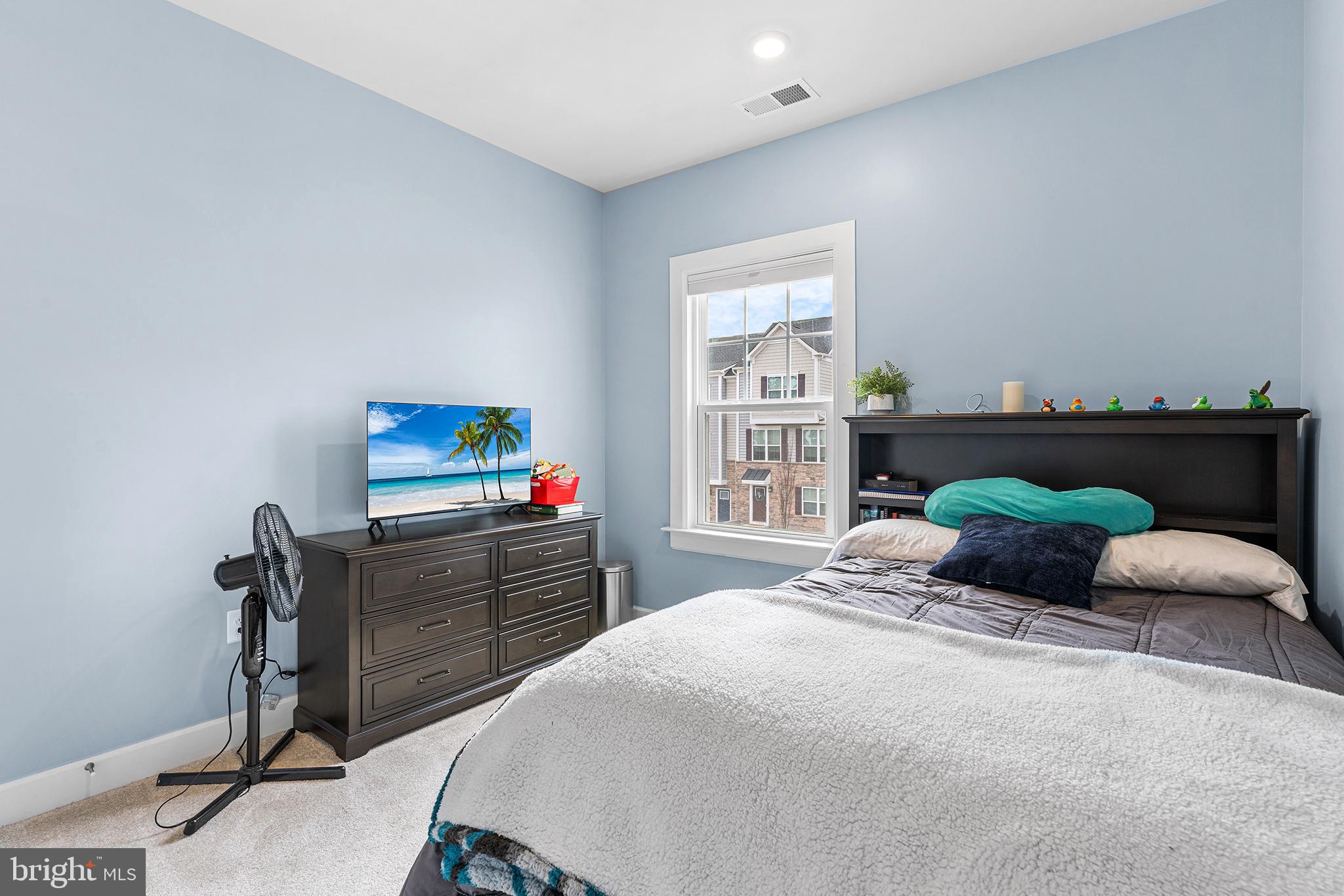 PONDS EDGE - Residential