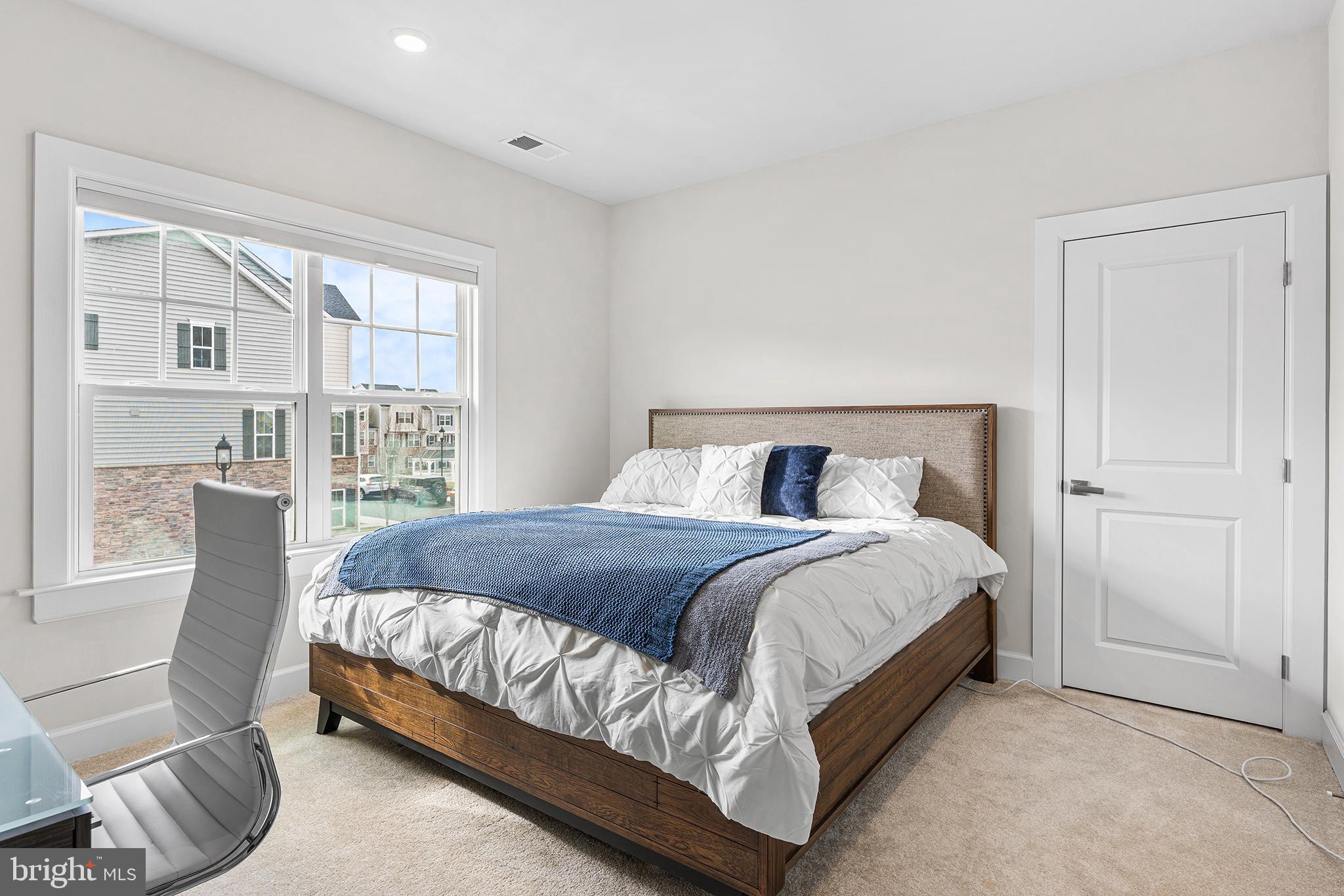 PONDS EDGE - Residential