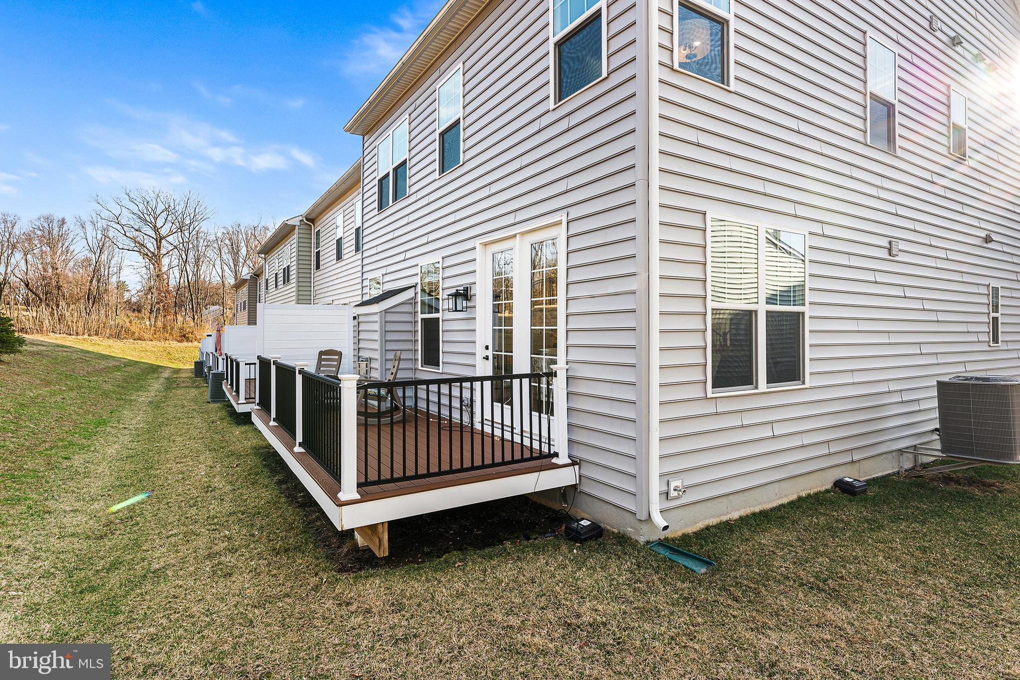 PONDS EDGE - Residential