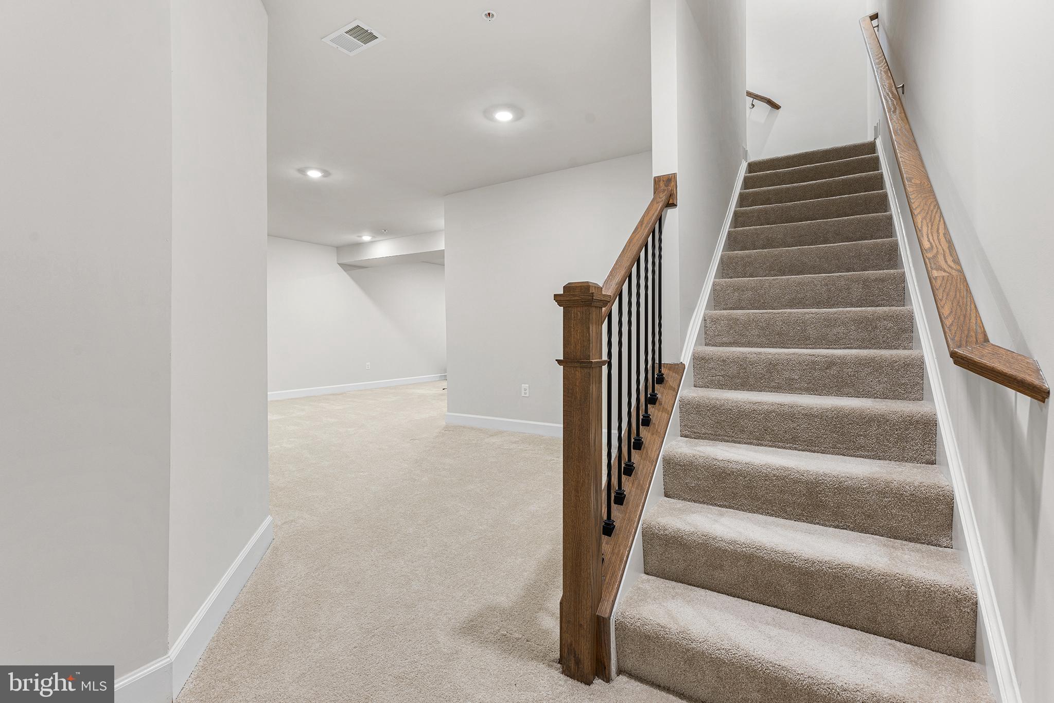 PONDS EDGE - Residential