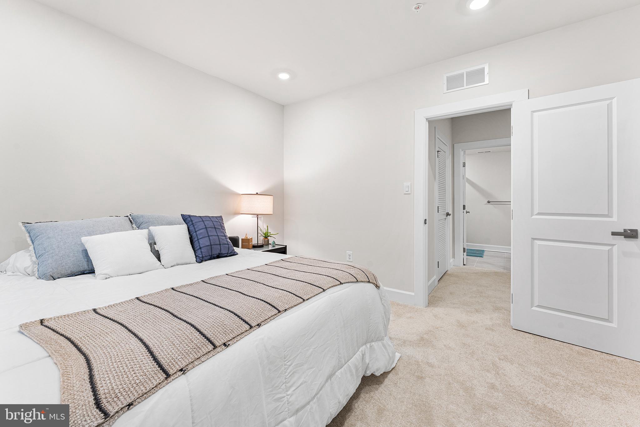 PONDS EDGE - Residential