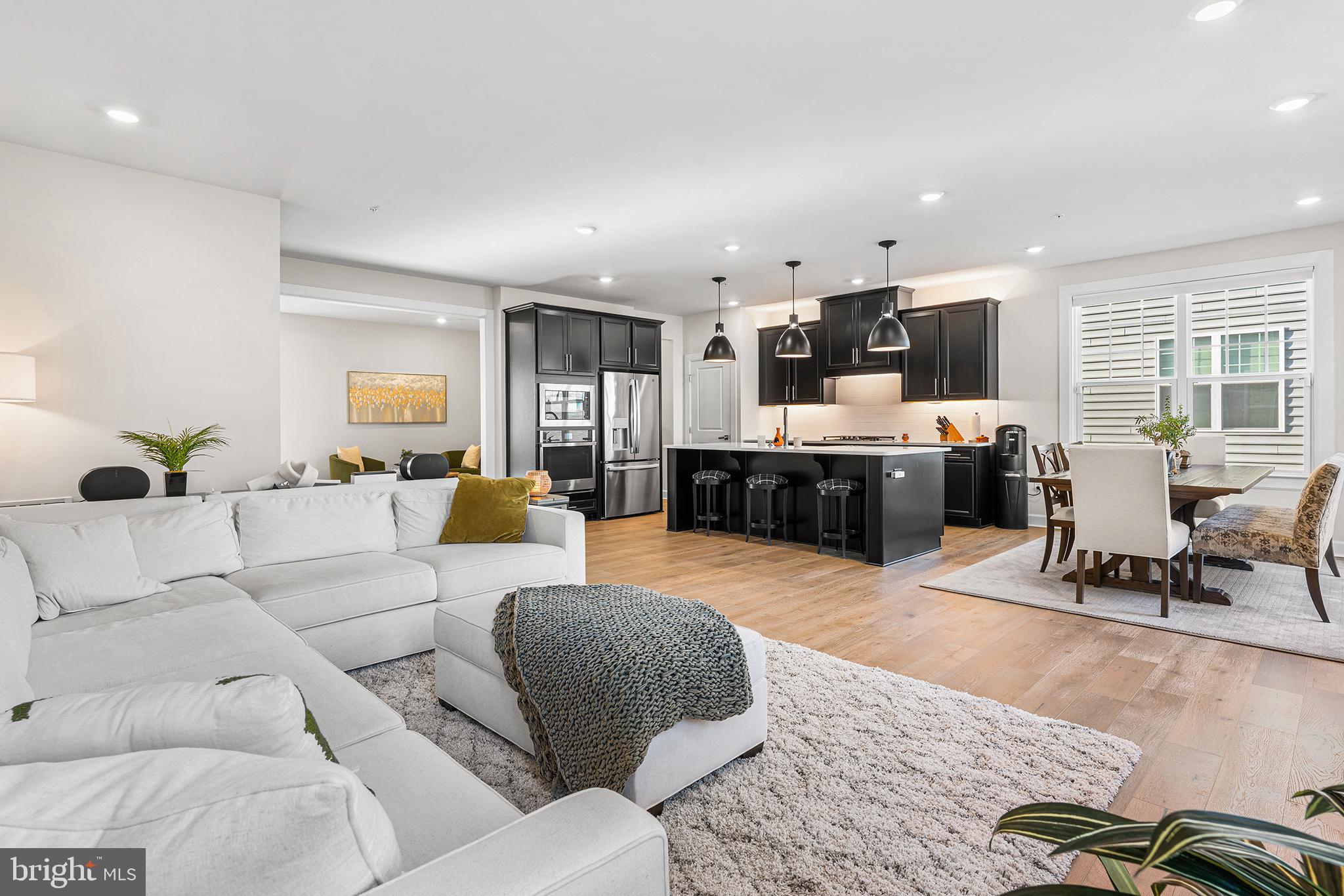 PONDS EDGE - Residential