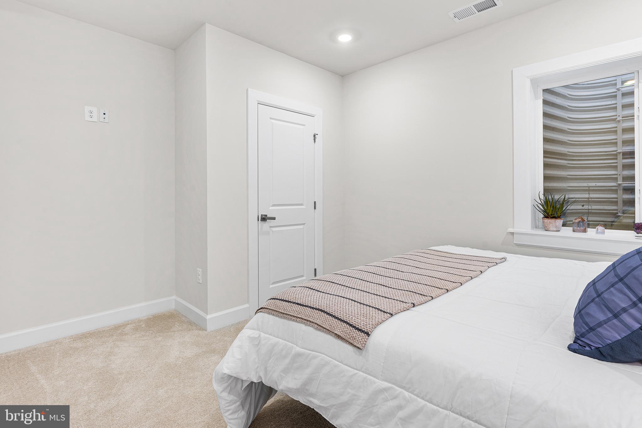 PONDS EDGE - Residential