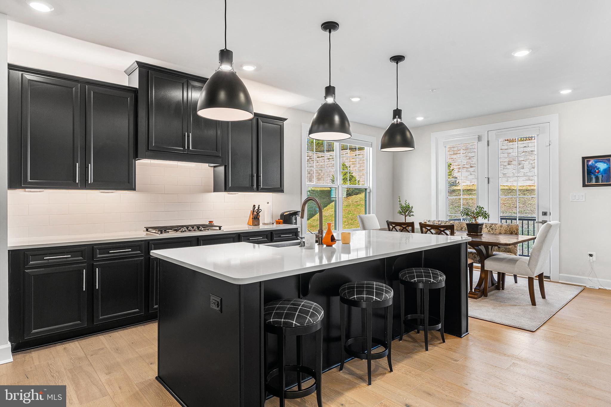 PONDS EDGE - Residential