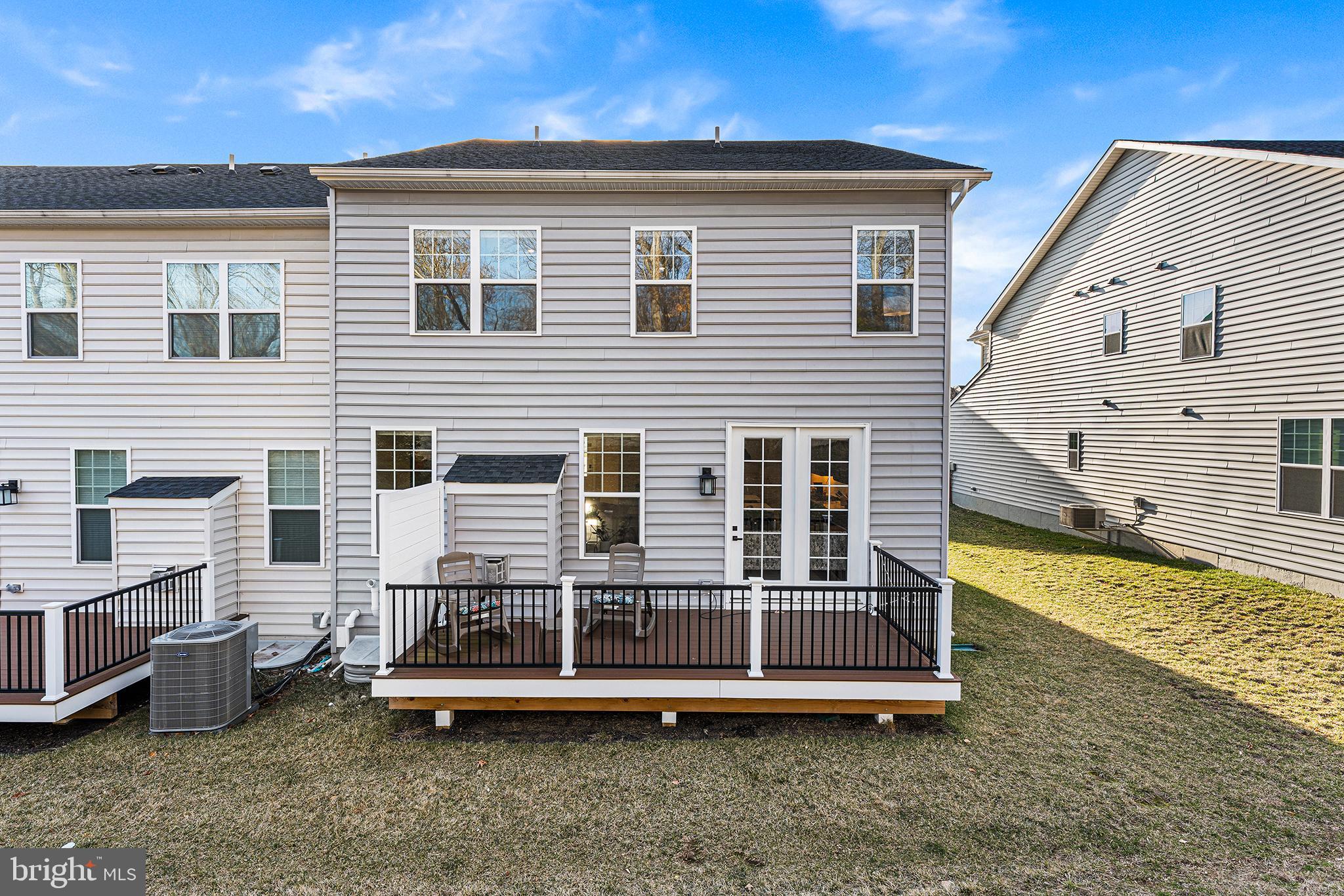 PONDS EDGE - Residential