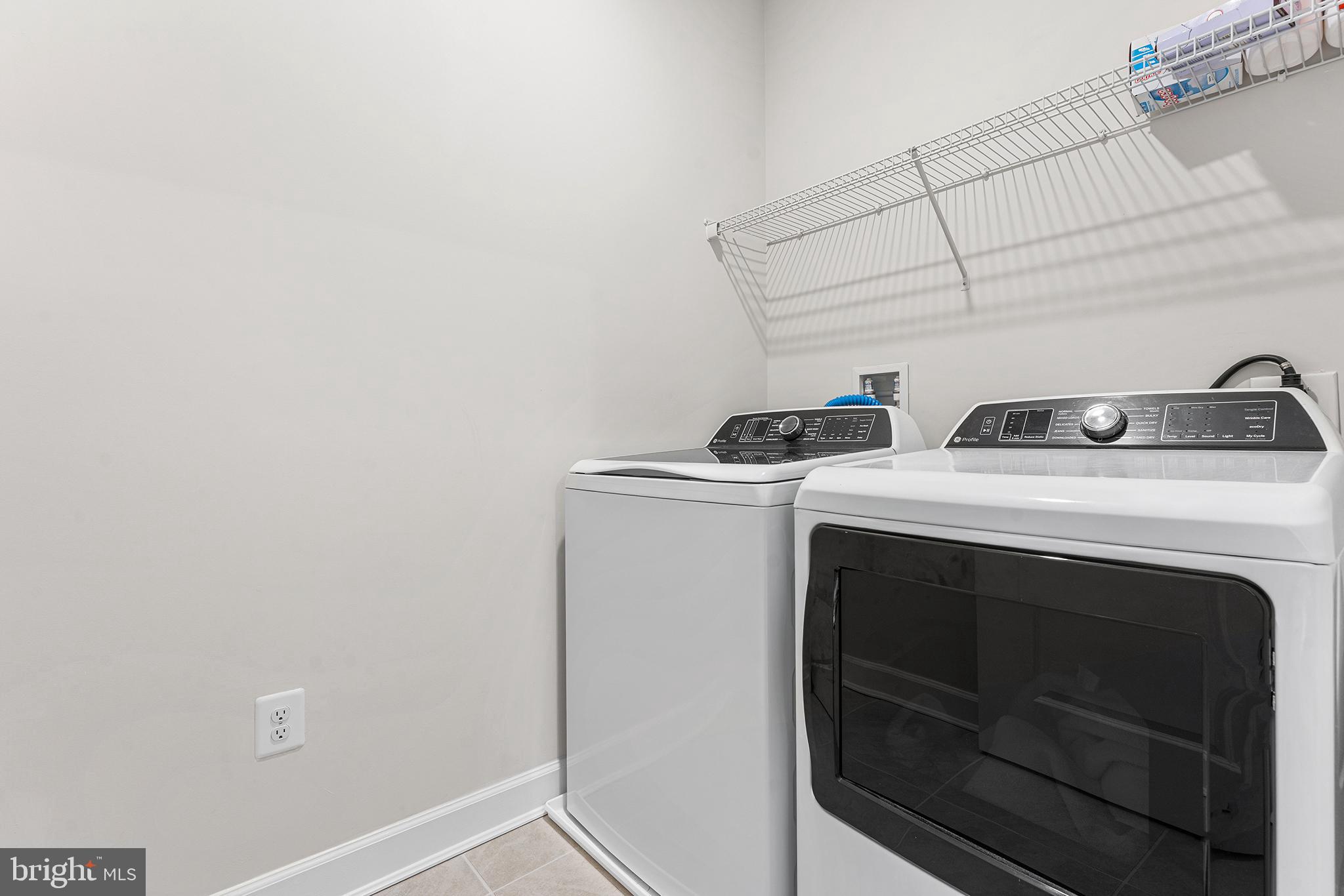 PONDS EDGE - Residential