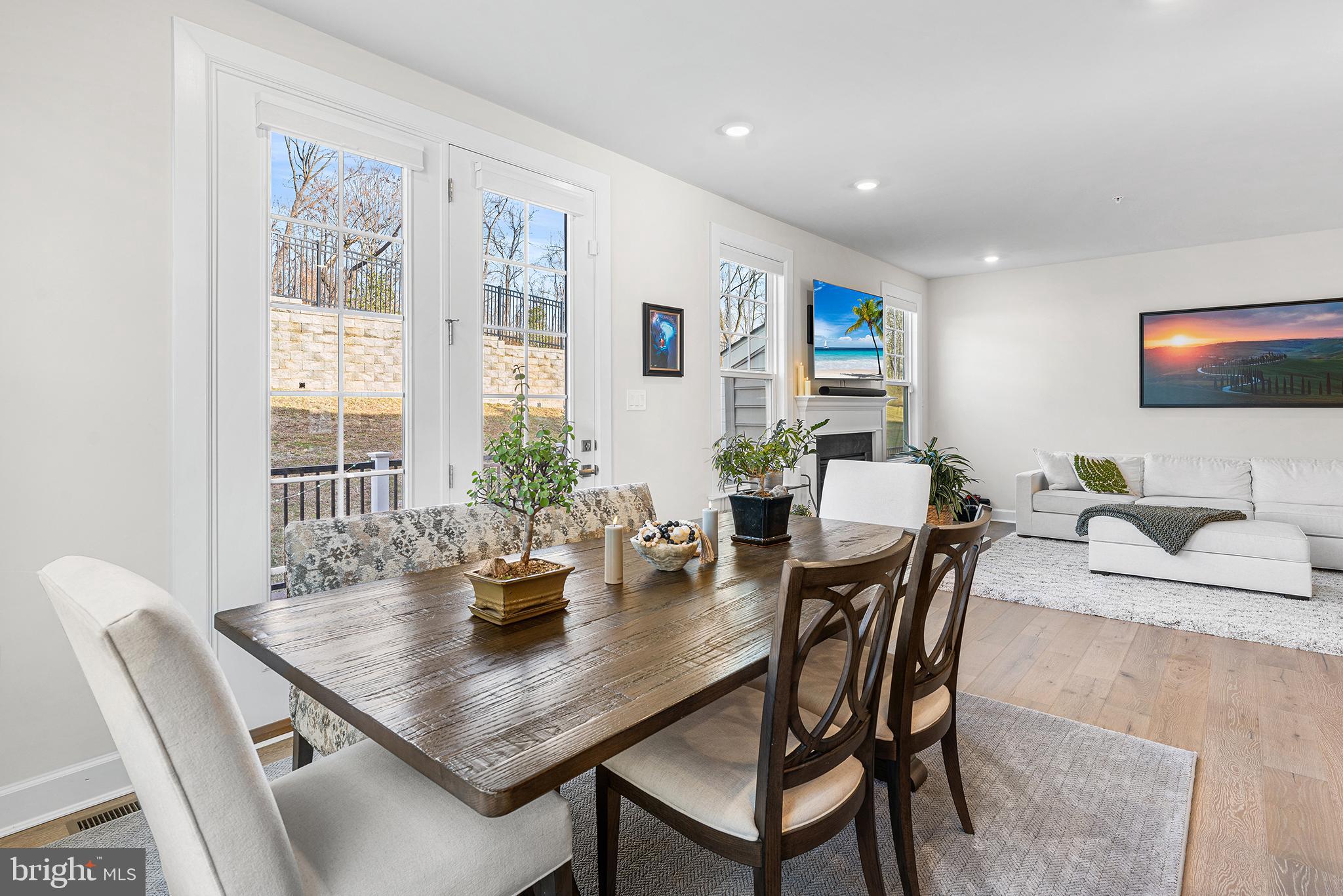 PONDS EDGE - Residential