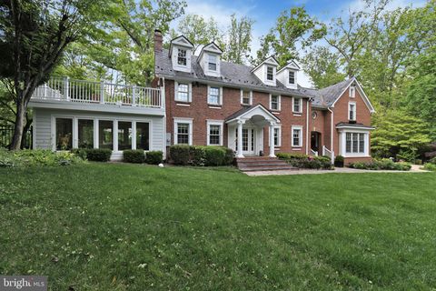 Photo of 6907 Bradley Boulevard, BETHESDA, MD 20817 (MLS # MDMC2233566)