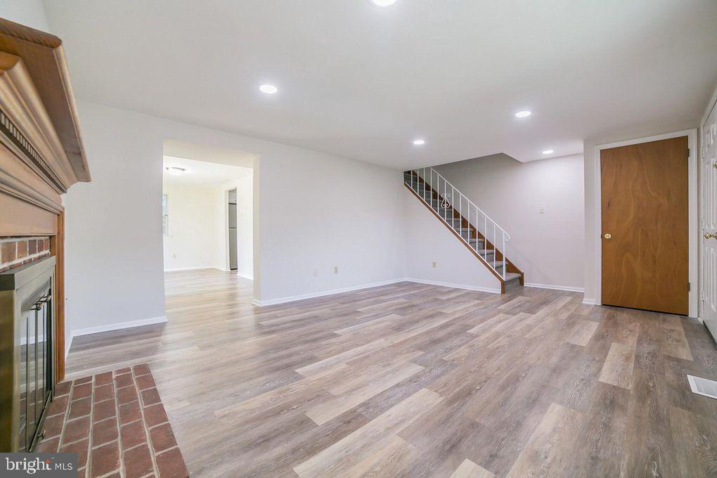 COLONIAL VIL GREEN - Residential Lease