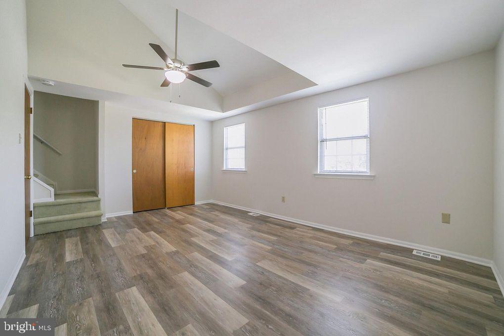 COLONIAL VIL GREEN - Residential Lease