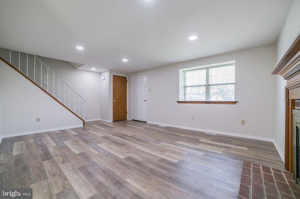 COLONIAL VIL GREEN - Residential Lease