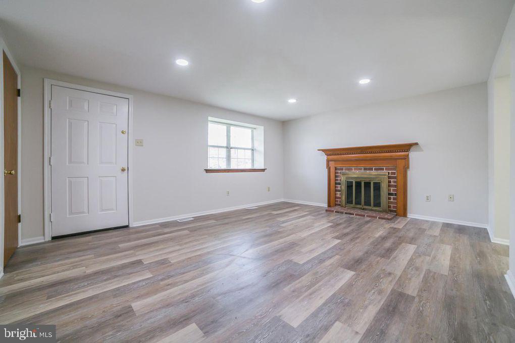 COLONIAL VIL GREEN - Residential Lease