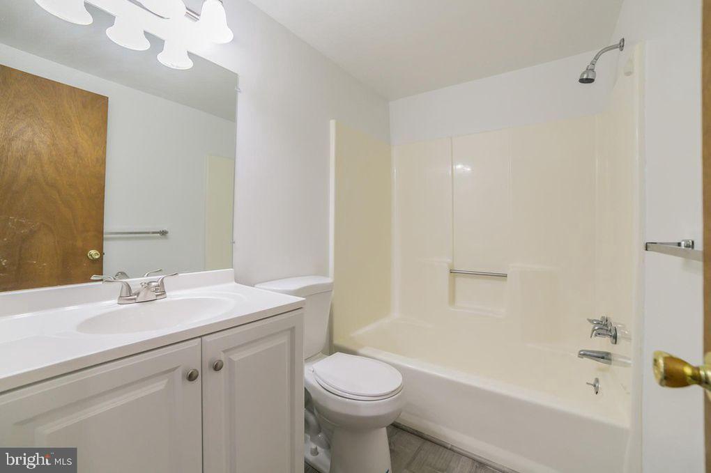 COLONIAL VIL GREEN - Residential Lease