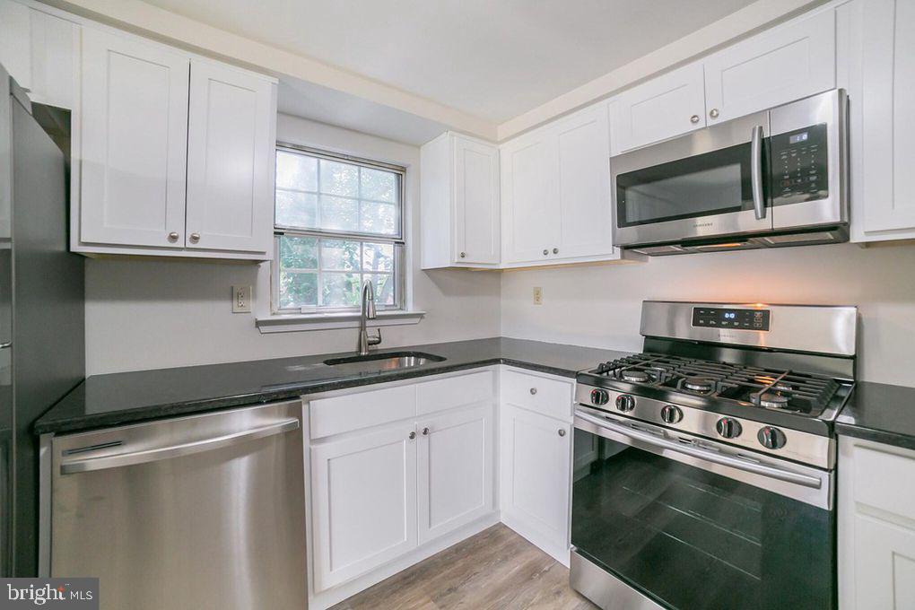 COLONIAL VIL GREEN - Residential Lease