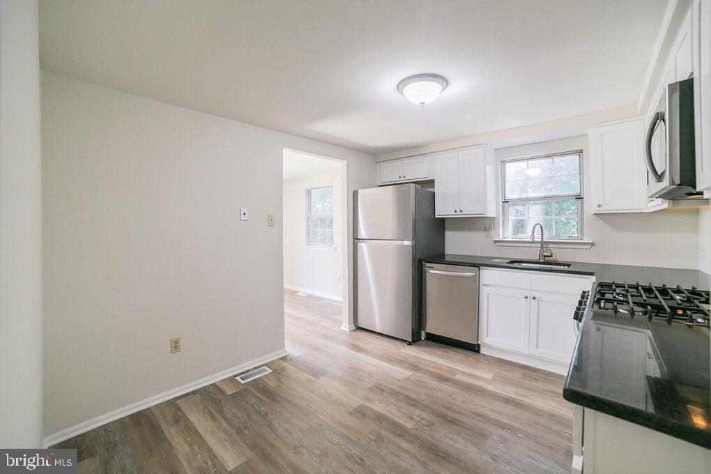 COLONIAL VIL GREEN - Residential Lease