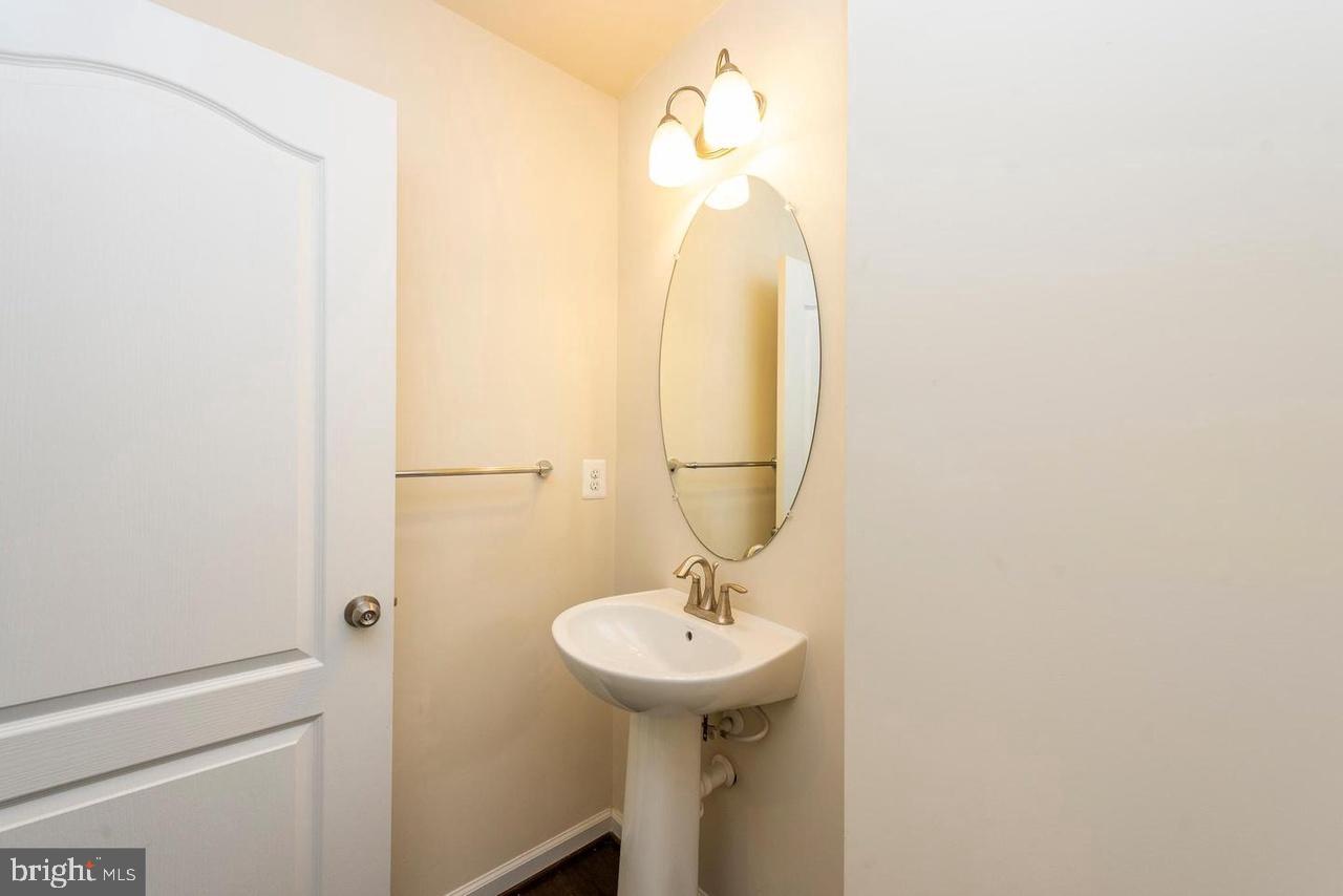 OXFORD SQUARE - Residential Lease