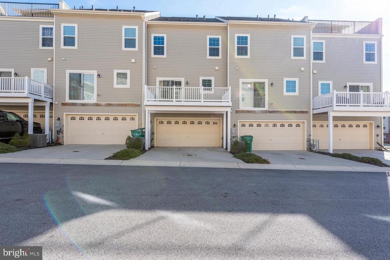 OXFORD SQUARE - Residential Lease