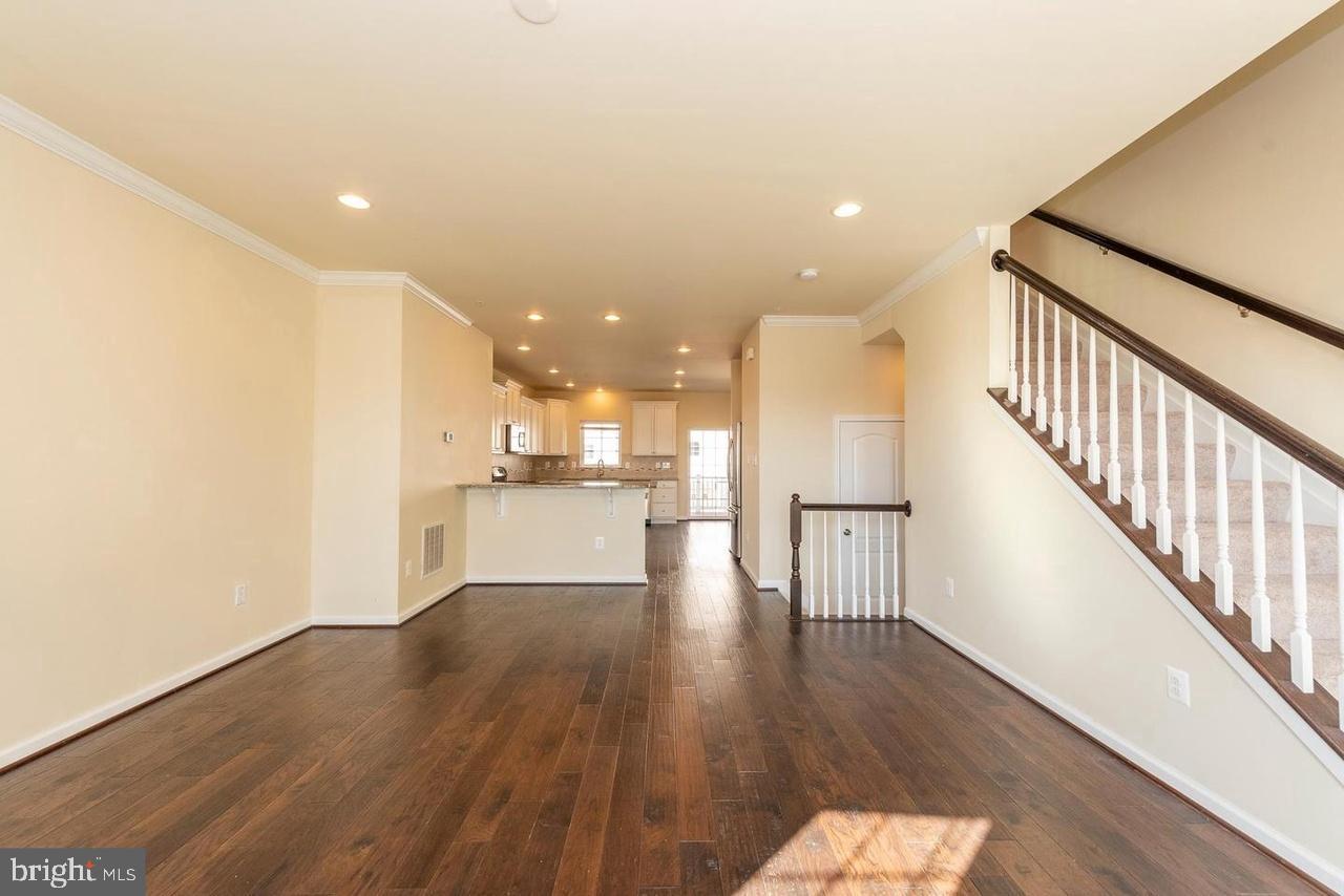 OXFORD SQUARE - Residential Lease