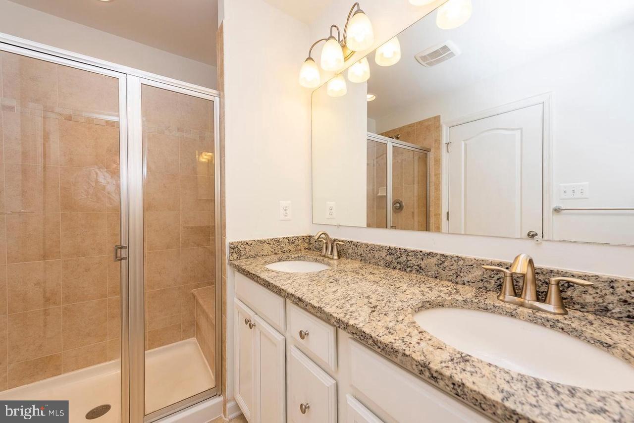 OXFORD SQUARE - Residential Lease