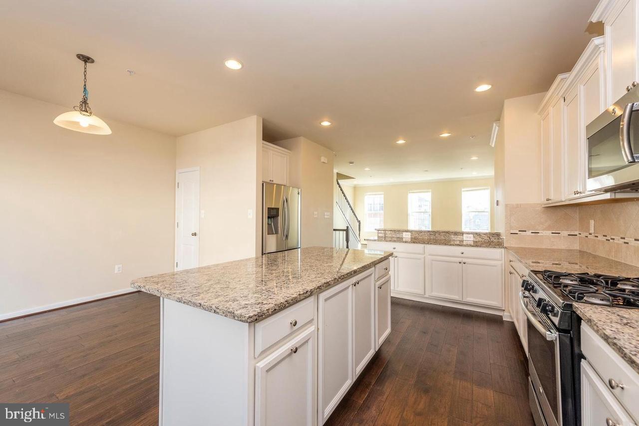 OXFORD SQUARE - Residential Lease